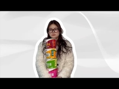 다른 맛의 인스턴트 누드름을 맛보기 위해 다른 비누를 따라