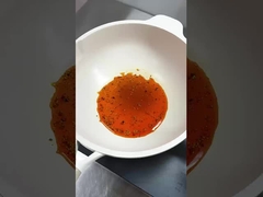 두 개의 달걀과 함께 인스턴트 누들레를 요리하면 맛이 더 좋아집니다.