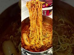 12개월 유통기간 한국식 소시지 핫 치킨 누들즈 한국식 맛의 인스턴트 누들즈