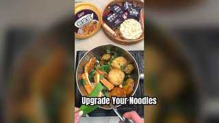 다른 재료와 함께 이렇게 라면을 끓이세요