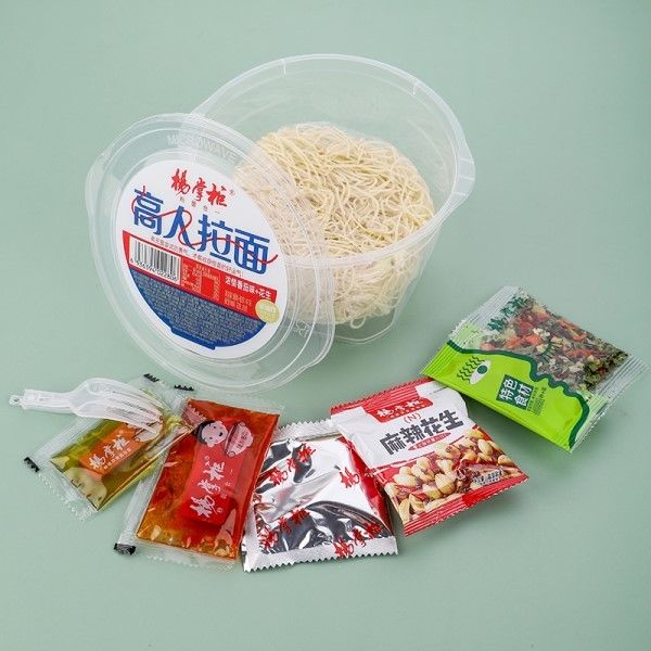 건강 한 식사 를 위해 맛있고 영양 이 풍부한 재료 를 가진 튀김 안 된 라멘 인스턴트 누드리스