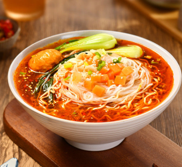 맛있는 매운 매운 인스턴트 누들리 수프 버미첼리와 누들리 12개월 뜨거운 매운 인스턴트 누들리