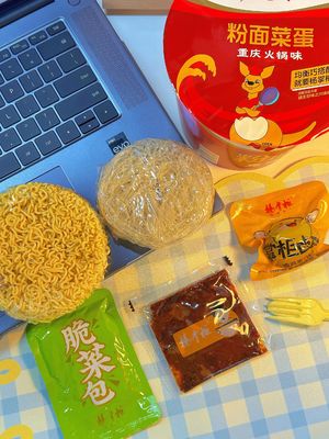 끓는 물 조리 방법 마른 혼합 라멘 누들 채소 투여 맛